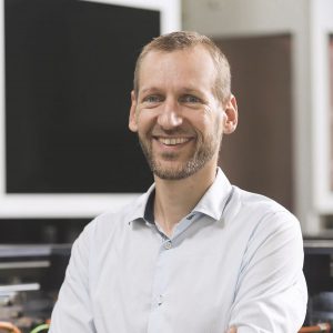 Filled to order 1 “With ACOPOStrak, small-batch and even batch-size-one bottling can be implemented economically.” Andreas Gschrey, head of Digitalization and Data Technology, Krones AG. Photo Krones AG
