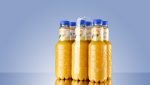 Beyond Juice bottles are also available in foil-free batches. The Nature MultiPackTM packaging solution holds the bottles together using easily soluble yet powerful glue dots. Photo: KHS GmbH