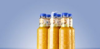 Beyond Juice bottles are also available in foil-free batches. The Nature MultiPackTM packaging solution holds the bottles together using easily soluble yet powerful glue dots. Photo: KHS GmbH