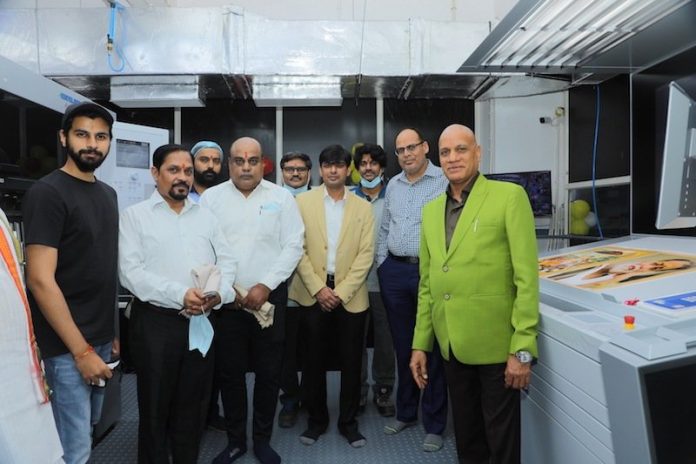 278A2732-web R to L - Madan Paliwal, Prakash Purohit, KG Sharma; Extreme left- Mantra Raj Paliwal with Heidelberg team