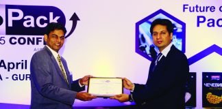 L – R: Quateel Ahmed, chief marketing officer of ACG Worldwide, presenting a memento to Gyan Talwar of Hindustan Coca Cola Beverages at InnoPack F&B Confex 2015