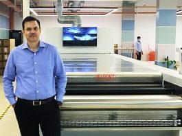 Arun Pandey, vice president Afflatus in front of the DuPont 3000 modular automated processing line for flexo plates Photo PSA