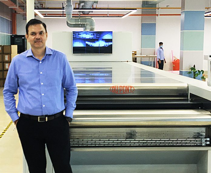 Arun Pandey, vice president Afflatus in front of the DuPont 3000 modular automated processing line for flexo plates Photo PSA