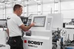 Bobst expert operating Novafold machine