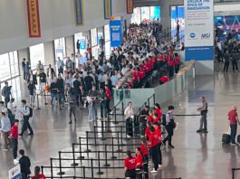 Crowds waiting for the Labelexpo Barcelona to open on the morning of 16 September 2025 Photo PSA