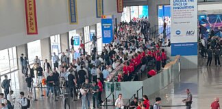 Crowds waiting for the Labelexpo Barcelona to open on the morning of 16 September 2025 Photo PSA