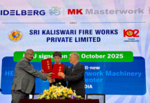 (L–R) AP Selvarajan, managing director of Sri Kaliswari Fireworks, and Thomas Frank, managing director of Heidelberg Asia Pacific, exchange the MOU at the MK Masterwork headquarters in Tianjin, China               Photo Heidelberg