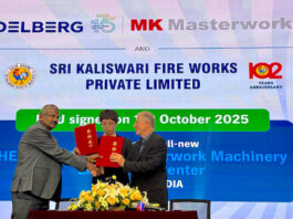(L–R) AP Selvarajan, managing director of Sri Kaliswari Fireworks, and Thomas Frank, managing director of Heidelberg Asia Pacific, exchange the MOU at the MK Masterwork headquarters in Tianjin, China               Photo Heidelberg