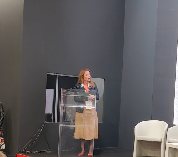 Oplus_18874368 World