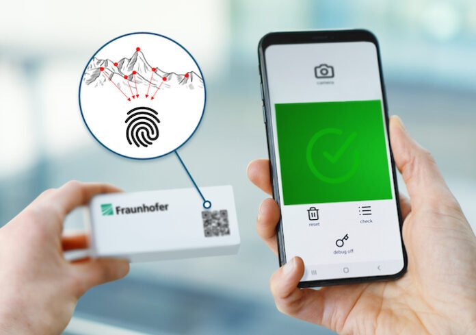 Digital product passport and brand protection combined in a single code: The SmartID identification system integrates the unique surface structure of packaging or a product into a counterfeit-proof QR code. Manufacturers, retailers, and consumers can use an app to read the QR code and surface features, thereby verifying the authenticity of a product or obtaining further information about it Image Fraunhofer IAP