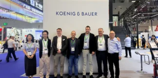 Joint trade fair appearance at SinoCorrugated 2026 in Shenzhen, China: (from left to right) Jenny Chen, Deputy General Manager at Guangdong Keshenglong Hi-Tech Group, Hogan He, Managing Director of Guangdong Keshenglong Hi-Tech Group, Martin Hempel, Sales Manager Corrugated at Koenig & Bauer Celmacch, Bastian Deppisch, Product Manager Corrugated at Koenig & Bauer Celmacch, Luca Celotti, Managing Director at Koenig & Bauer Celmacch, Rodolfo Celotti, Managing Director at Koenig & Bauer Celmacch, Guosheng He, Chairman of Board at Guangdong Keshenglong Hi-Tech Group