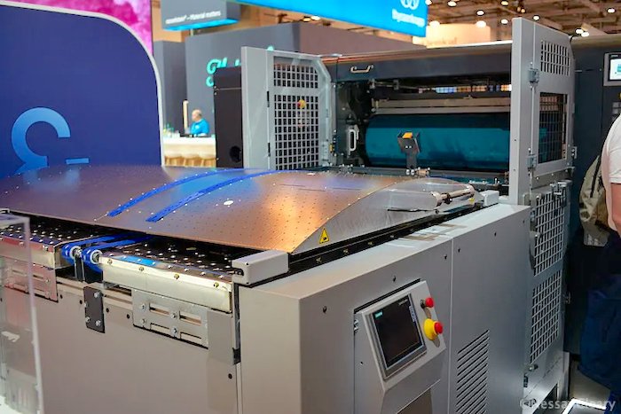 Koenig & Bauer’s MetalCoater 484 is a highly automated coating machine for metal decorating lines Photo Nessan Cleary