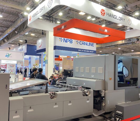 Hanglory came to the show with two running presses, the Nova1200 UV digital printing press and the HanMet UV coater Photo PSA