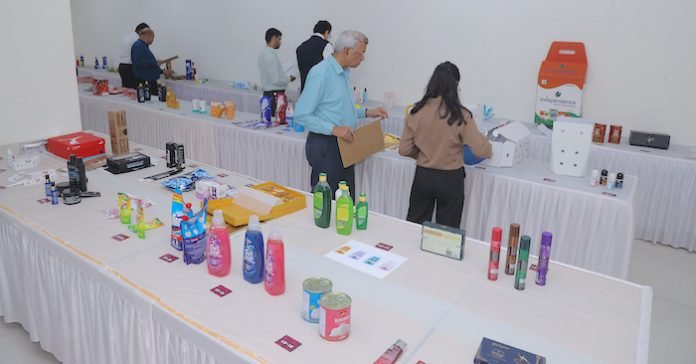 Jury of eminent packaging experts evaluate the 423 entries to the Indiastar 2026 Awards Photo IIP Mumbai