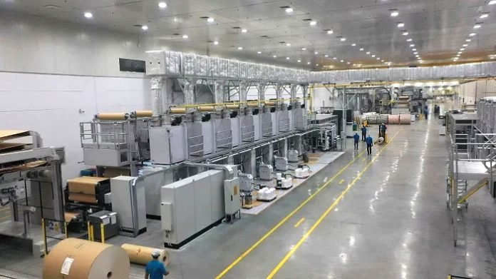 The Asepto Egypt plant is equipped with a Heidelberg Board Master XL 1650 from Germany, designed to enable high-speed printing and efficient job transitions, supported by advanced inspection and creasing technologies. Photo UFlex