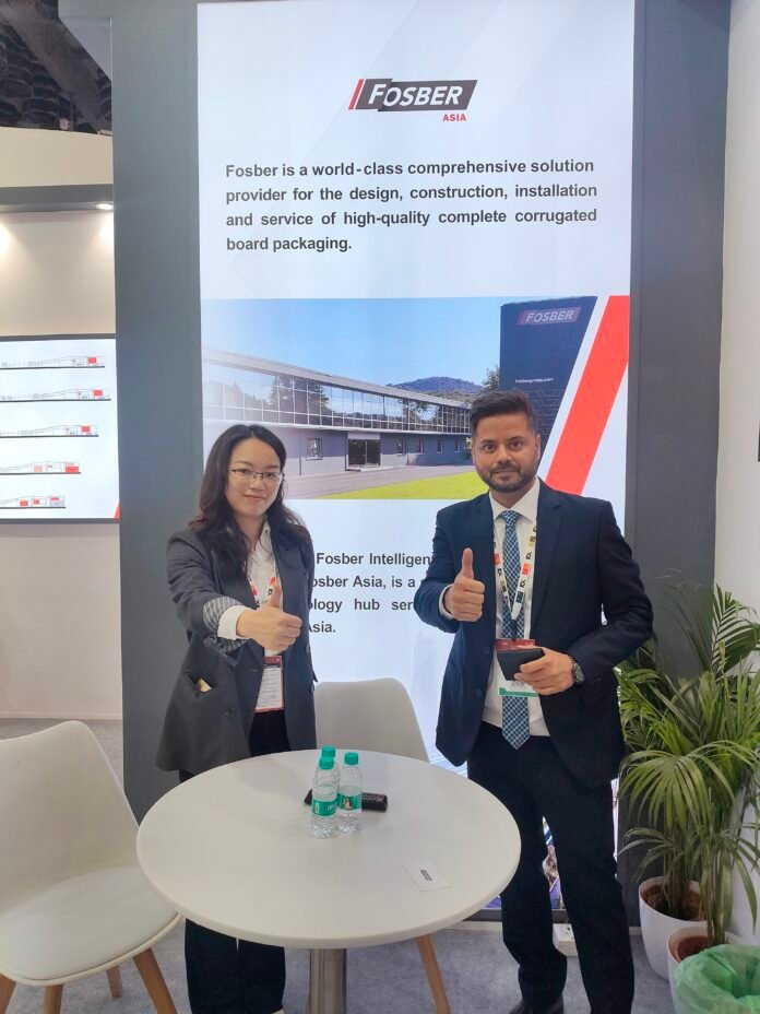 Ewyn Liu (left) and Deepak Singh of Fosber at IndiaCorr Expo photo: PSA