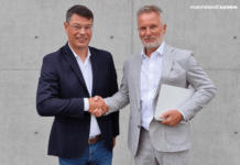 Dr.-Ing. Joachim Brenk, Chairman of the Possehl Group (right) and Franz Kriechbaum, CEO of the manroland Goss Group (left)